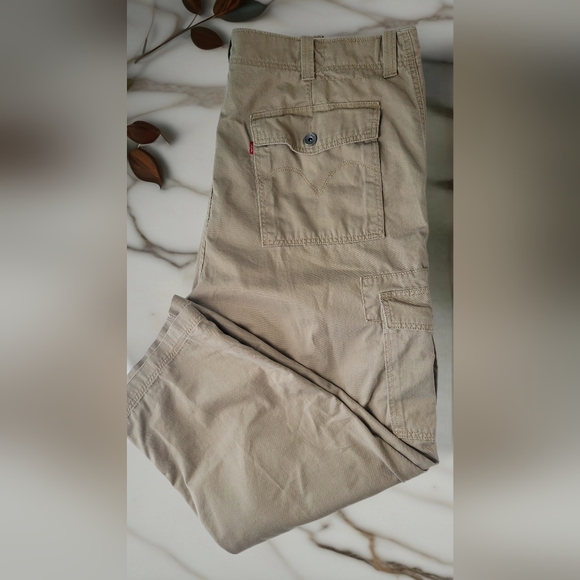 Levi's Men's Cargo Loose Straigt Khaki Pants Sz 46x32 - Picture 1 of 6